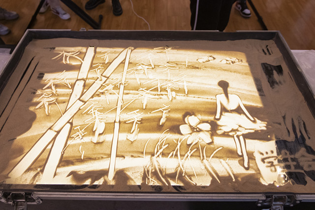 她说·女生学堂|巧手会沙画 体验沙画艺术