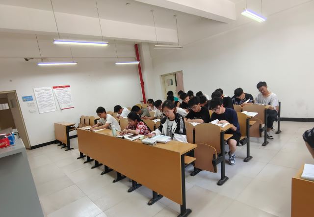 逸乐无穷 玩转青春——大数据学院、信息工程学院五月完满团支部活动集锦（三）