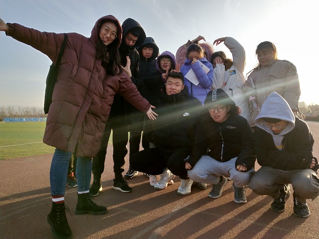 【完满班级】趣味拓展 智勇冲关——艺术传媒学院环设1701班举办完满班级活动