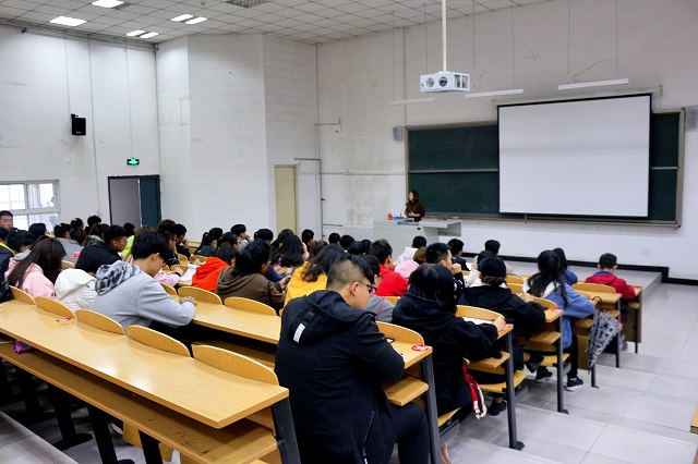 天下英雄出我辈  江湖风云许“信院”——环科系举办2017级“辅导员说完满”活动