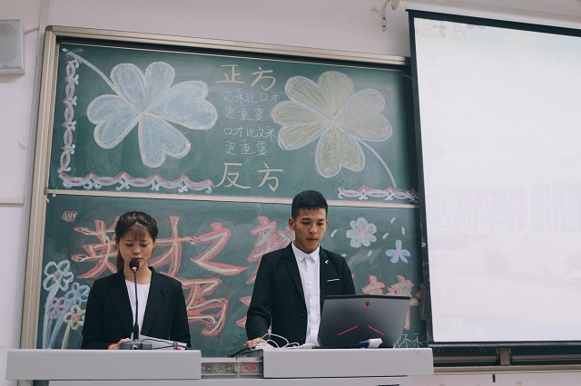 唇齿间的“战役” 舌尖上的“争锋”——环科系举办第五届“英才之辩,非马之意”辩论赛决赛