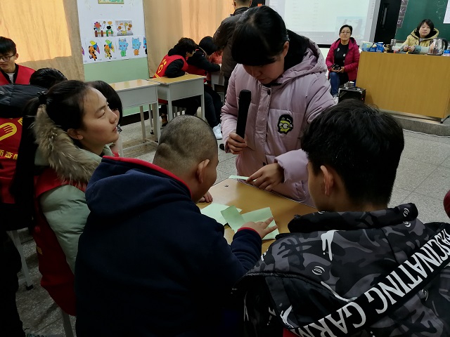 暖心工程第331期:我的宝贝 你是颜色不一样的花朵——关爱特殊儿童·共享一片蓝天主题活动