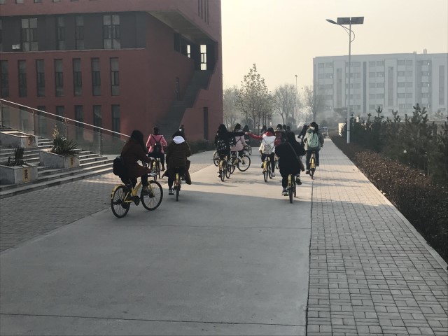 【完满班级】友谊的跑道没有尽头——淬炼商学院举办“善”行青春主题活动(三十九)