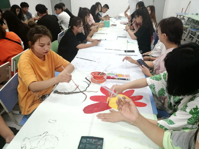 【完满班级】风雨同舟 同舟共济——艺术传媒学院视觉1803班创意涂鸦完满班级活动