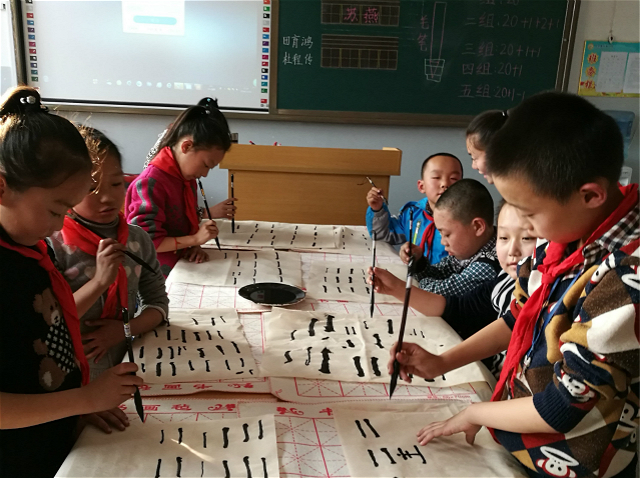 【社团快讯】 竹贤林书法社赴太谷县北城小学进行爱心支教