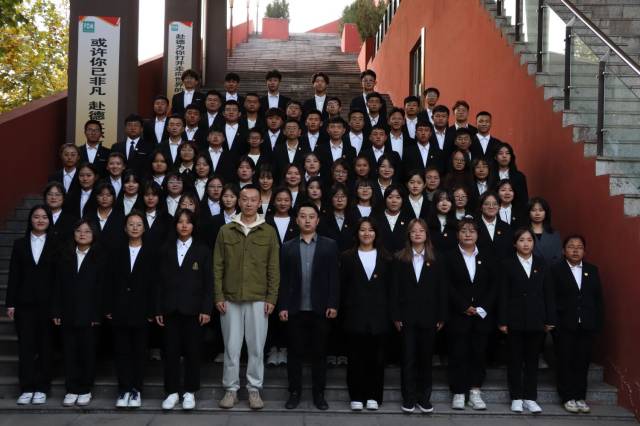 长风破浪会有时 直挂云帆济沧海——经济与管理学院开展“锐士营”成长计划知行班开班仪式