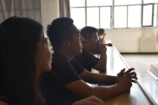 递出最好的名片：迎新志愿者有你更加精彩——经济与管理学院开展迎新志愿者招募及志愿者培训活动