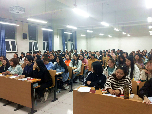 【辅导员说完满】用“新” 点亮未来感叹号——淬炼商学院2018级“辅导员说完满”专题活动