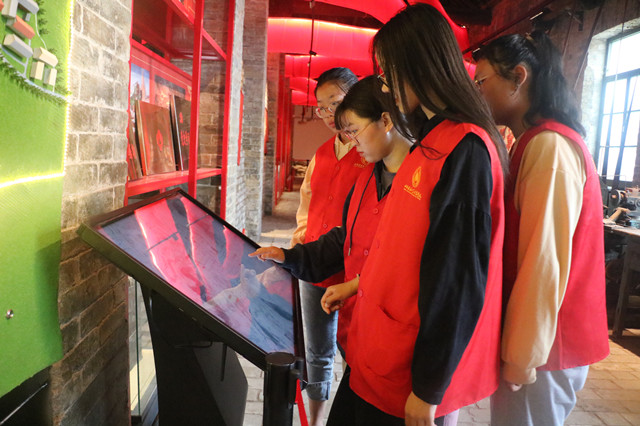 【三下乡】走进军工厂 增强爱国情——商务英语学院暑期“三下乡”社会实践活动