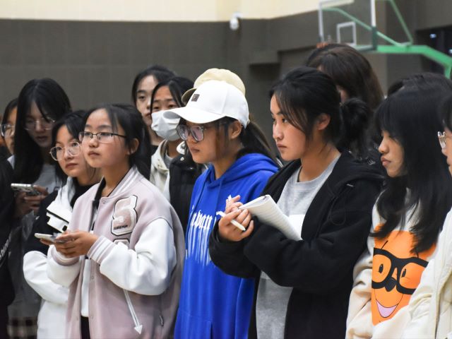 激情与智慧碰撞 团队与个人共建——食品与环境学院学生组织技能培训活动