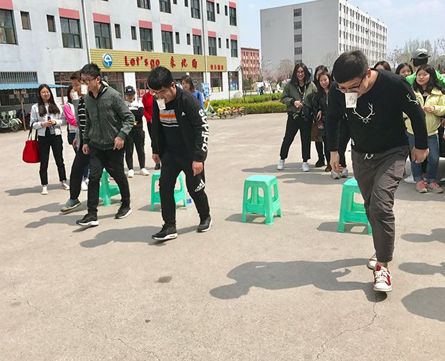 艺术传媒系14、15级视觉专业“共拼搏,同奋进”之“拥抱四月”主题团日活动