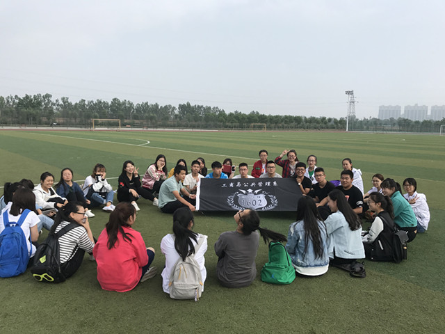 【完满班级】编五色彩绳 忆童年情怀——工管系“话远方·致青春”主题活动(九)