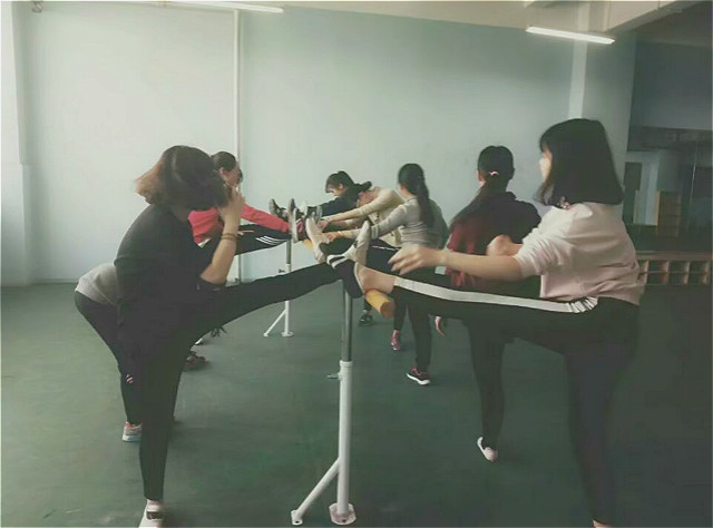【艺术聚焦】不经一番彻骨寒 哪有梅花扑鼻香?——第四届“青春舞魂”舞蹈大赛——那年剪短发