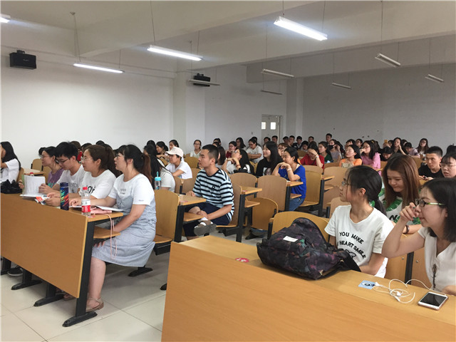 【辅导员说完满】携梦想遨游世界 点亮彼岸灯塔——外国语言文学院开展2016级“辅导员说完满”活动