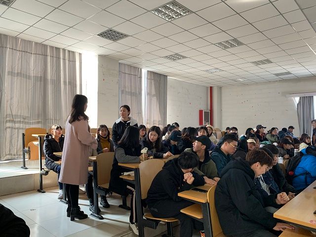 【辅导员说完满】放飞梦想 启程远航——食品与环境学院2018级主题年级会