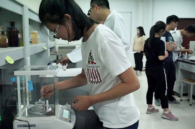 专业完满蹭火花 实验技能大比拼——食品与环境学院举办首届“动医达人秀”实验室技能大赛