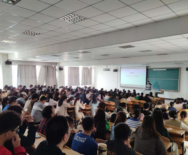 【辅导员说完满】“信”启程 新启程——经济与管理学院2022级“辅导员说完满”专题活动