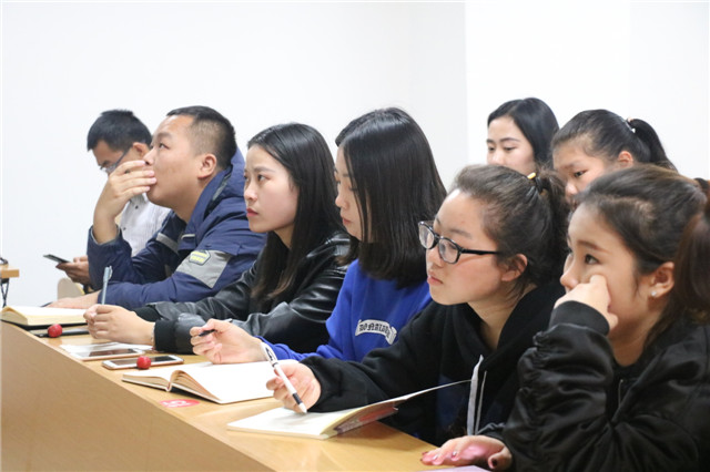 【辅导员说完满】学堂之为我塑  时间不待我也——外国语言文学系举办辅导员说完满活动