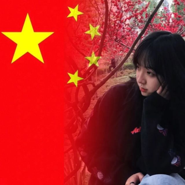 为祖国庆生 与国旗同框——经济与管理学院“我与国旗拍大片 一展青年新姿态”