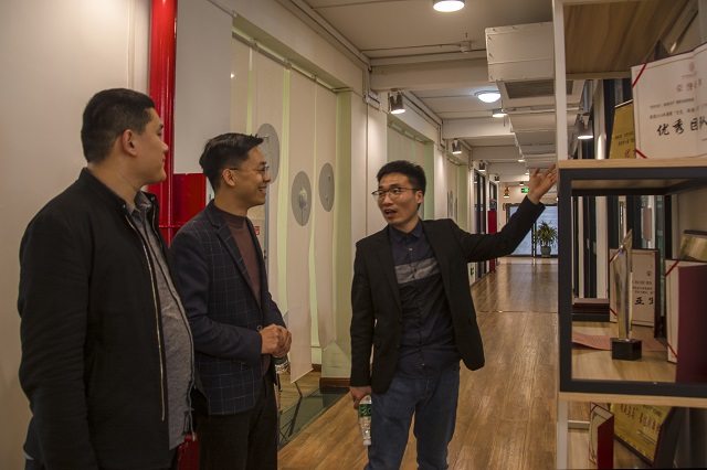 【1+1>2】传智播客刘松为“双院”学子解读大数据时代下的自我营销