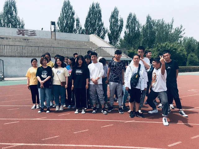 【完满班级】“团结向前 合作共赢”两人三足接力赛——艺术传媒学院环设1801完满班级活动