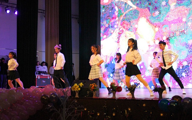 携手并肩 踏浪前行——食品与环境学院2021“众星环绕 扭转乾坤”元旦晚会