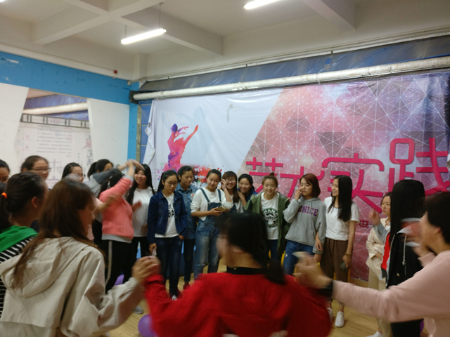 【完满班级】外语系“话远方•致青春”完满班级系列活动