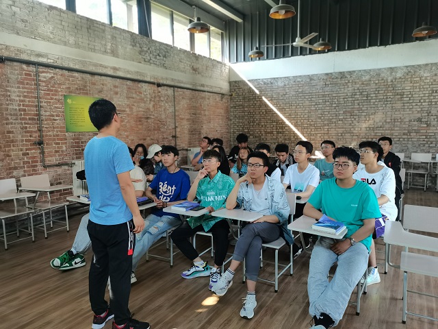 【辅导员说完满】远景学院2020级开展防范“仿冒身份”电信诈骗的主题年级会