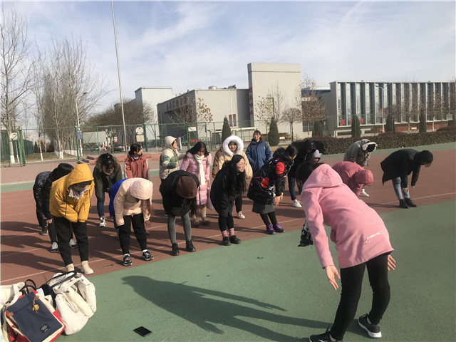 【完满班级】 用爱暖人心 活力现青春——外国语言文学系英语1805班、1802班12月完满班级活动