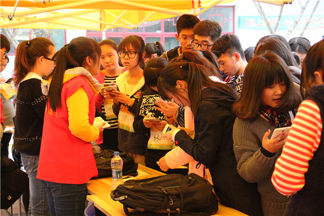 我院2015康宝莱·全国大学生迷你马拉松公益挑战第二期“牵手跑”成功举办
