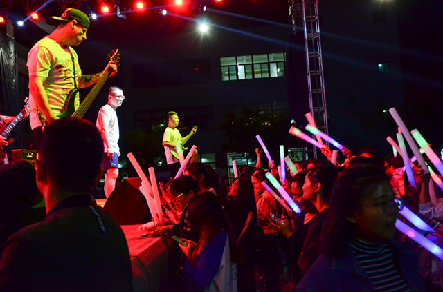 【音乐节·太行】管弦中的酣畅淋漓 青春里的专注无悔——“2017 无边”第五届校园摇滚音乐节