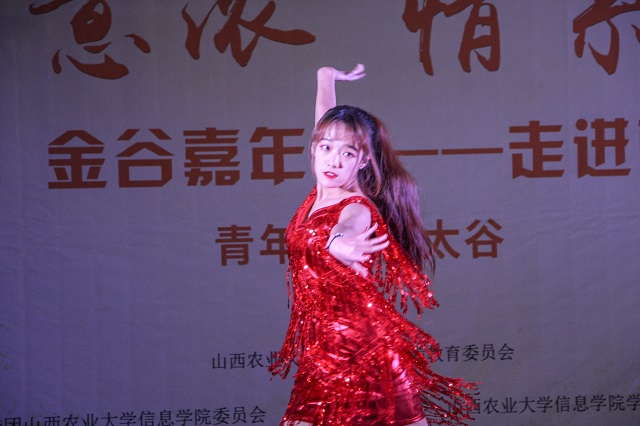 金谷嘉年华第14期：学生社团走进南杨家庄村开展“深秋意浓 情系金谷”主题活动