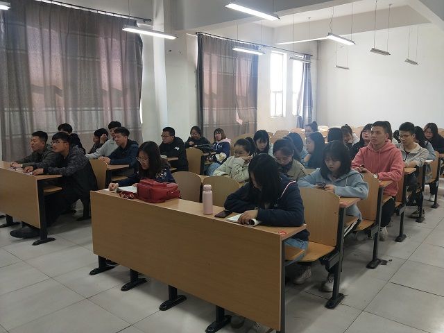 【主题团日】朗诵红色经典 回忆不朽丰碑——食品与环境学院土管1702主题团日活动