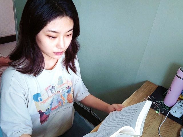 【大咖阅读】以书为媒 灵魂碰撞——食品与环境学院2021级大咖阅读系列活动