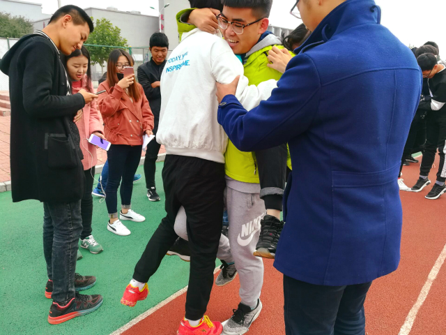 【完满班级】鸣奏青春旋律 抒写运动乐意——信工系物联网工程1701班举办秋季趣味体育竞技比赛
