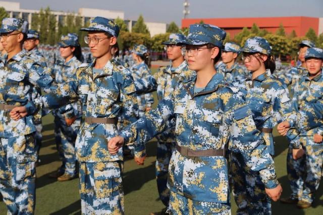 百炼成钢 精诚团结——21级智院学子军训纪实