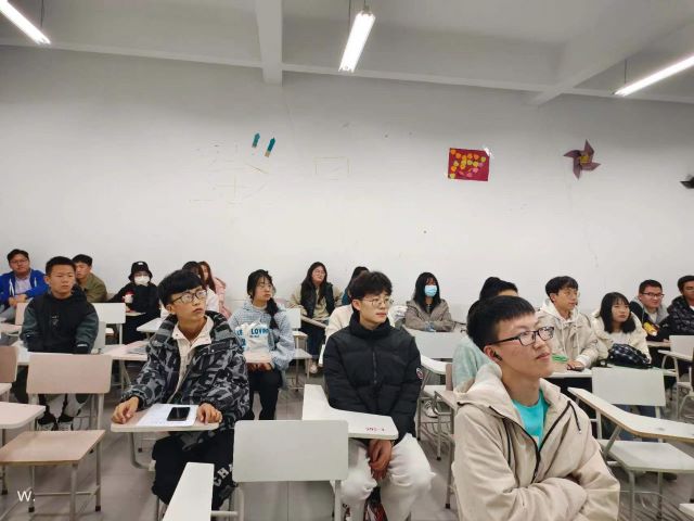 欣赏电影 感悟人生——大数据学院、信息工程学院计科2205班完满团支部活动