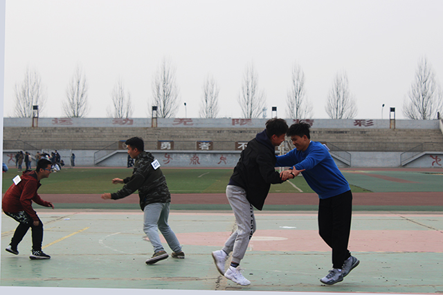 【完满班级】春光明媚 青春无限——艺术传媒学院视觉1802班“春风四月 活力无限”智勇撕名牌大战