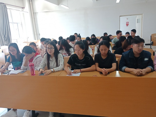 【完满班级】感恩长存心 孝感父母情——淬炼商学院五月完满班级主题活动（二十三）