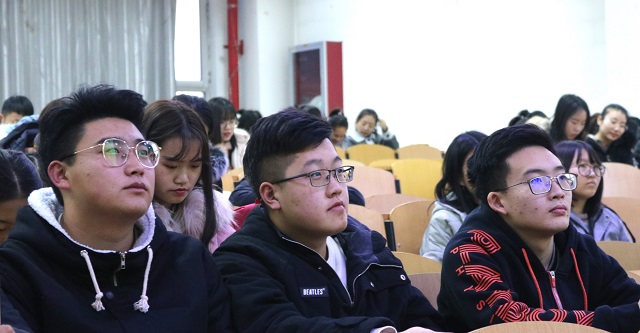 【辅导员说完满】坚定文化自信 推动校园文化建设——经济与管理学院“丰富文化内涵，坚定文化自信”主题年级会