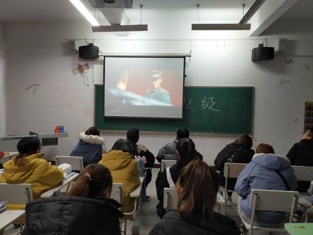 【完满班级】建党伟业 红色记忆——艺术传媒学院环设1902班举行红色记忆观影活动