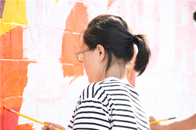 【三下乡】艺术墙绘 让老旧村房变身“公益街区”——青年助力中国梦 共建美丽乡村行