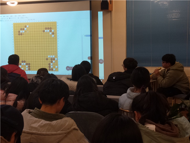 【社团快讯】艺雅棋社开展围棋教学活动