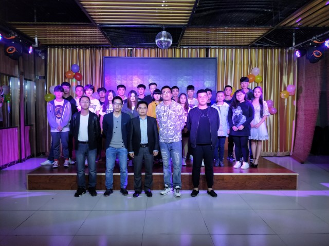尝尝来食堂信工新菜色——信工第一届“信工有嘻哈 只想和你Battle到老”歌手大赛