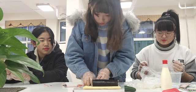 【完满班级】冬日送暖 让爱归家——食品与环境学院食安1801班散播爱心活动