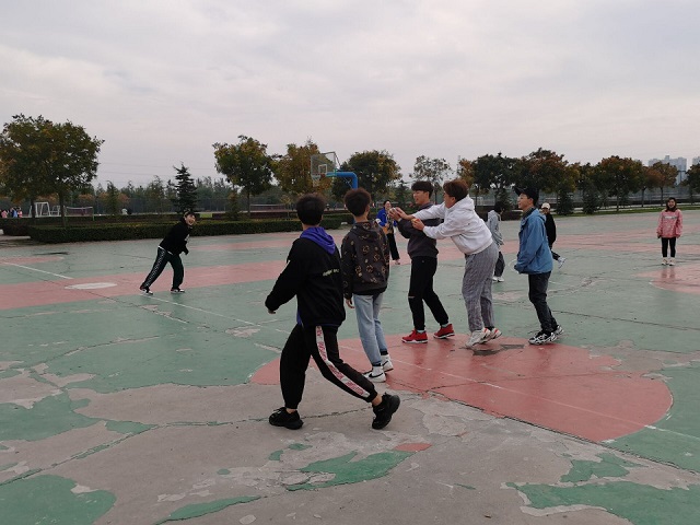 【完满班级】“振奋人心 勇往直前”——艺术传媒学院视觉1803班扔沙包完满班级活动