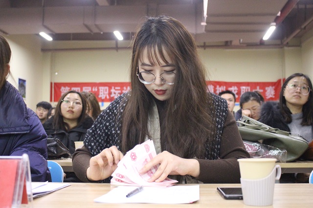 【1+1＞2】搭建求职实战平台 精准塑造新商科精英人才——第四届“职坛论剑 傲战群雄”模拟求职大赛精彩落幕