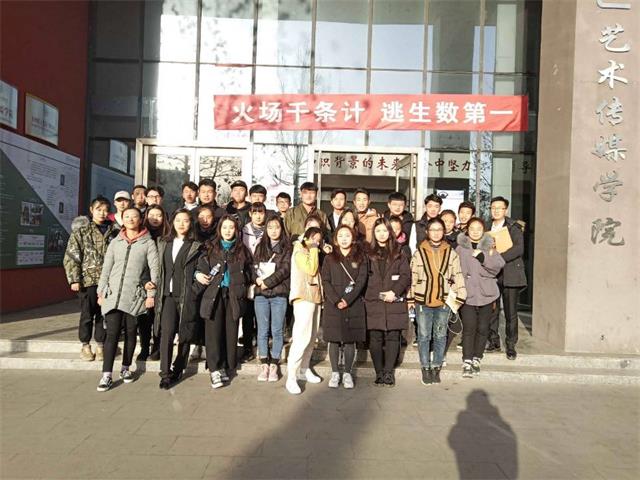 【完满班级】神奇的泥巴——艺术传媒学院18级环设1805班举办“回味童年 创意无限”捏泥塑完满班级活动