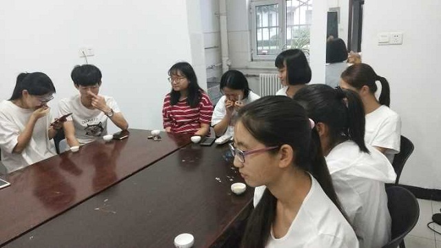 【社团快讯】我校茶语茶韵社举办第四届“茶韵箕城 四溢飘香——红茶小课堂”活动