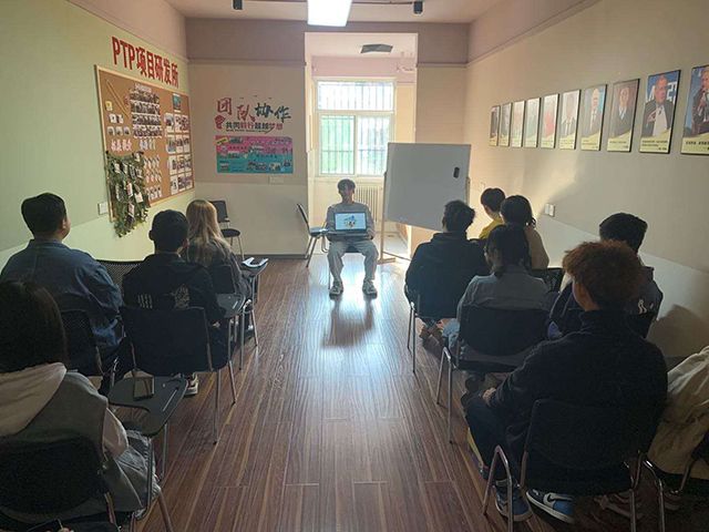 【完满班级】敬老从心开始 爱老从我做起——艺术传媒学院产品设计1801班举办“弘扬传统美德 激发尊老爱幼情感”之重阳节观影完满班级活动